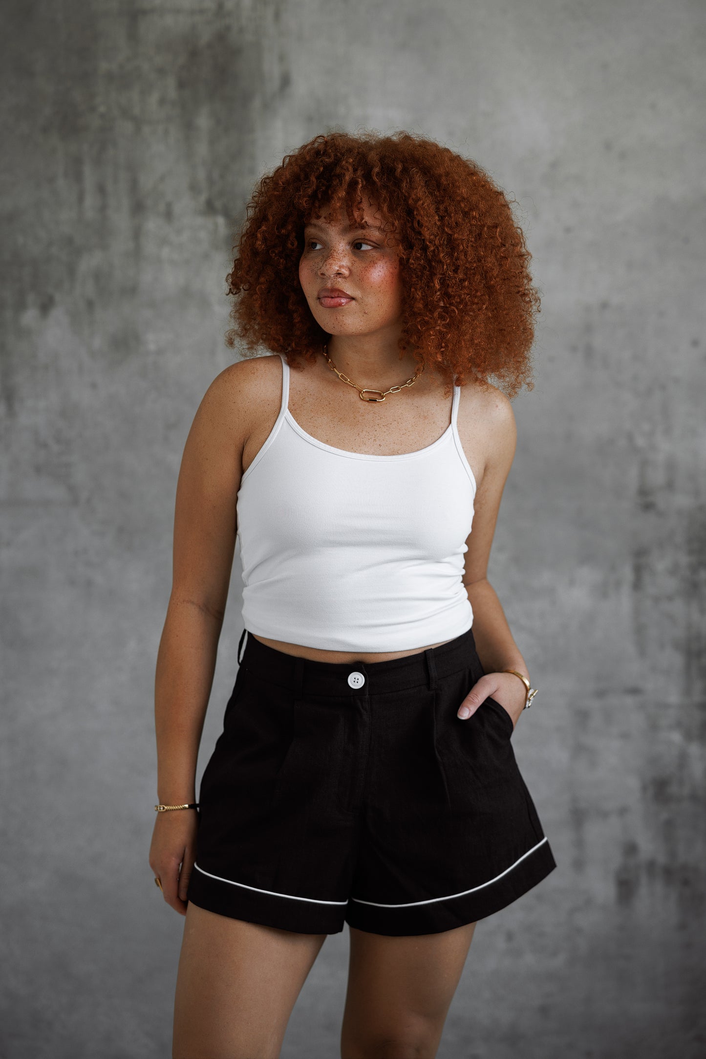 TAILORED LINEN SHORTS