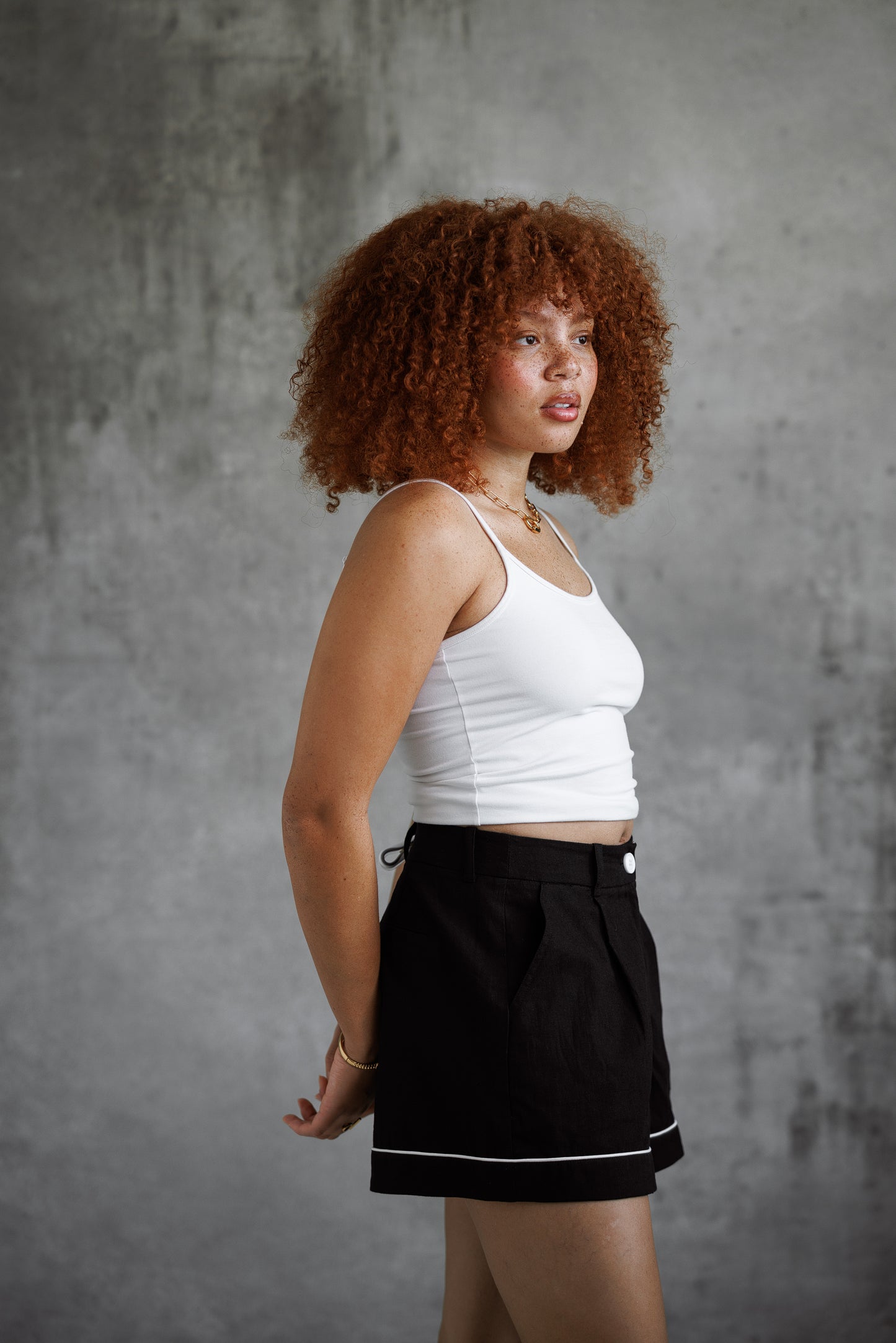 TAILORED LINEN SHORTS